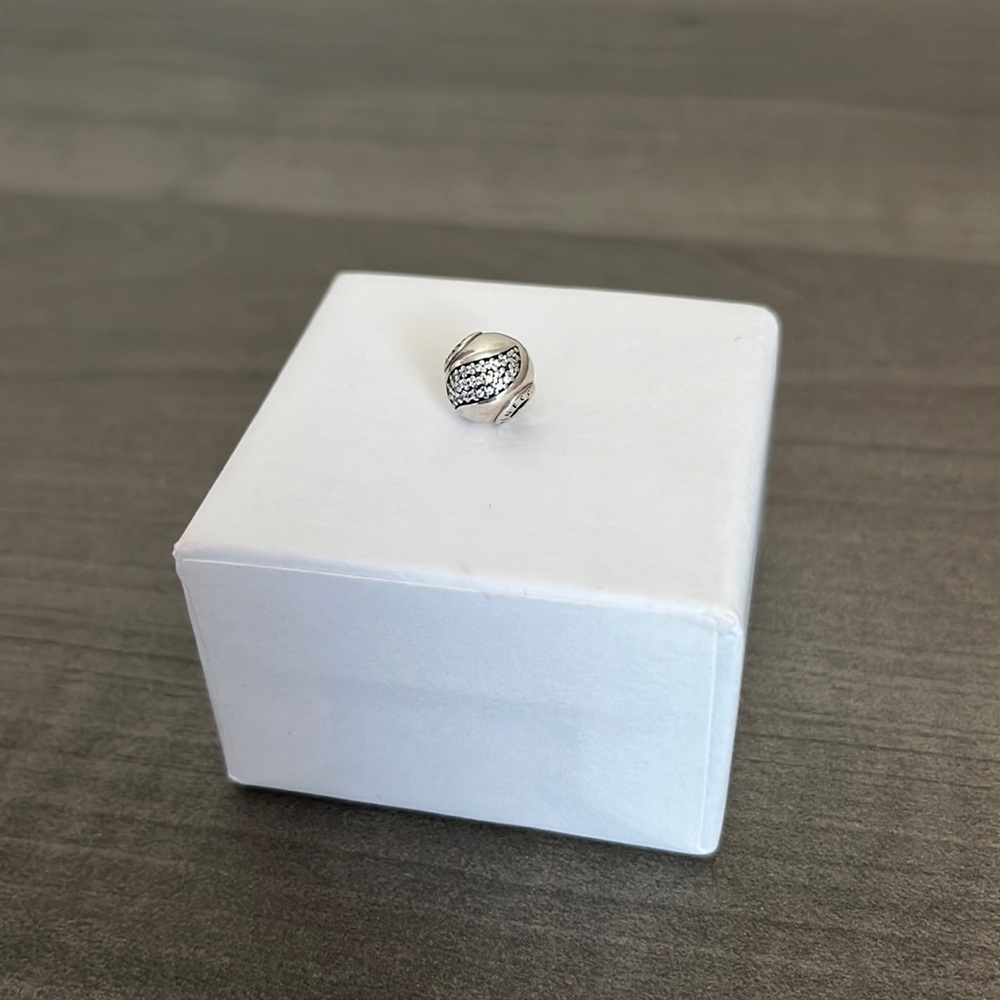 PANDORA ESSENCE CHARM - HAPPINESS